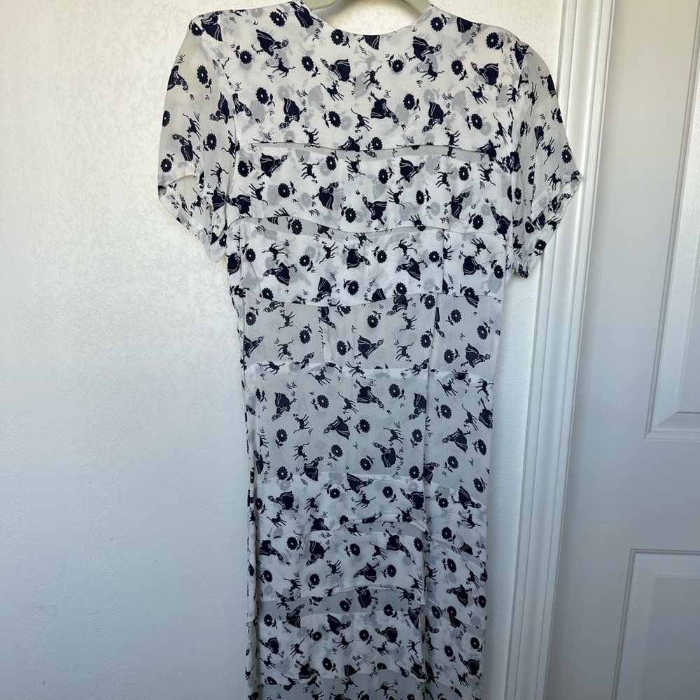 Vintage dress with dancing girls print, shoulder pads and beautiful detail